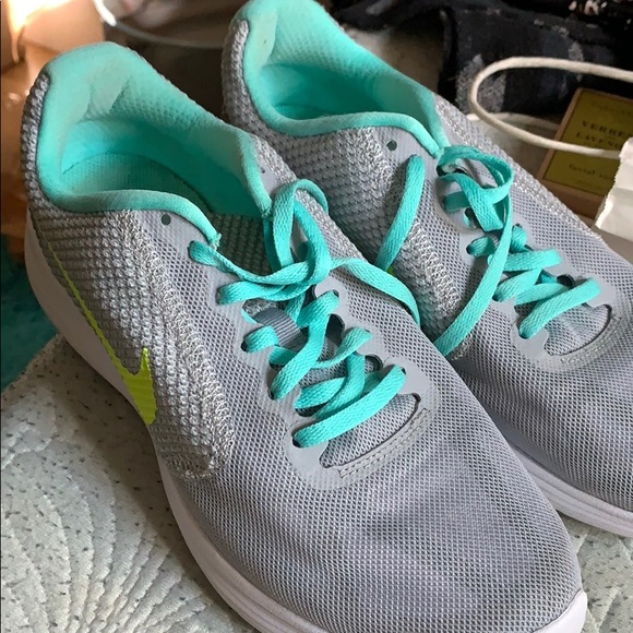 Nike running shoes - Picture 1 of 4